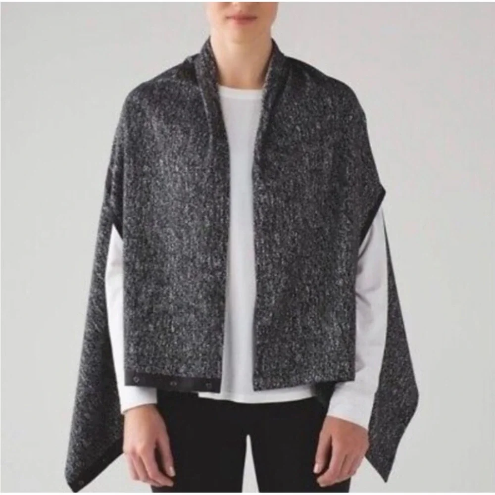 Lululemon Vinyasa Scarf Women OS Black White Snap Convertible Wrap